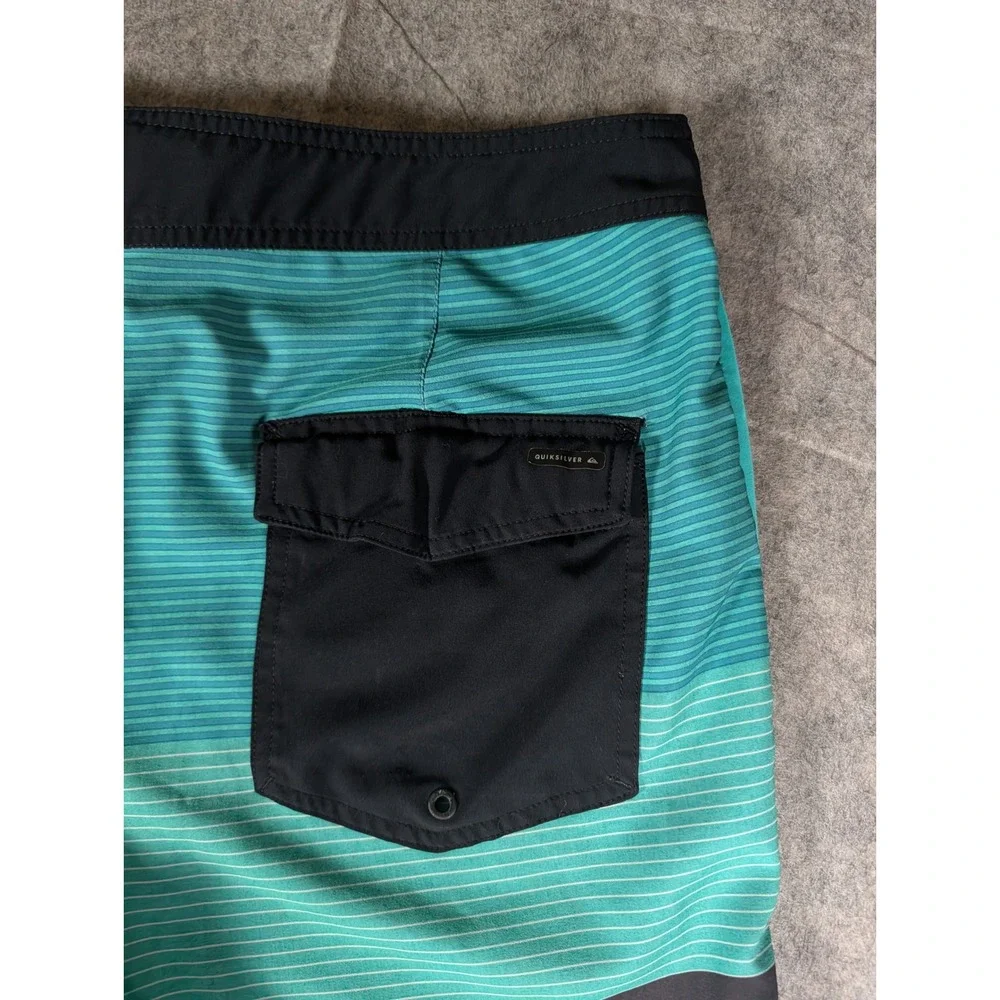 Quiksilver Highline Mens Board Shorts Teal Black Striped 4-Way Stretch